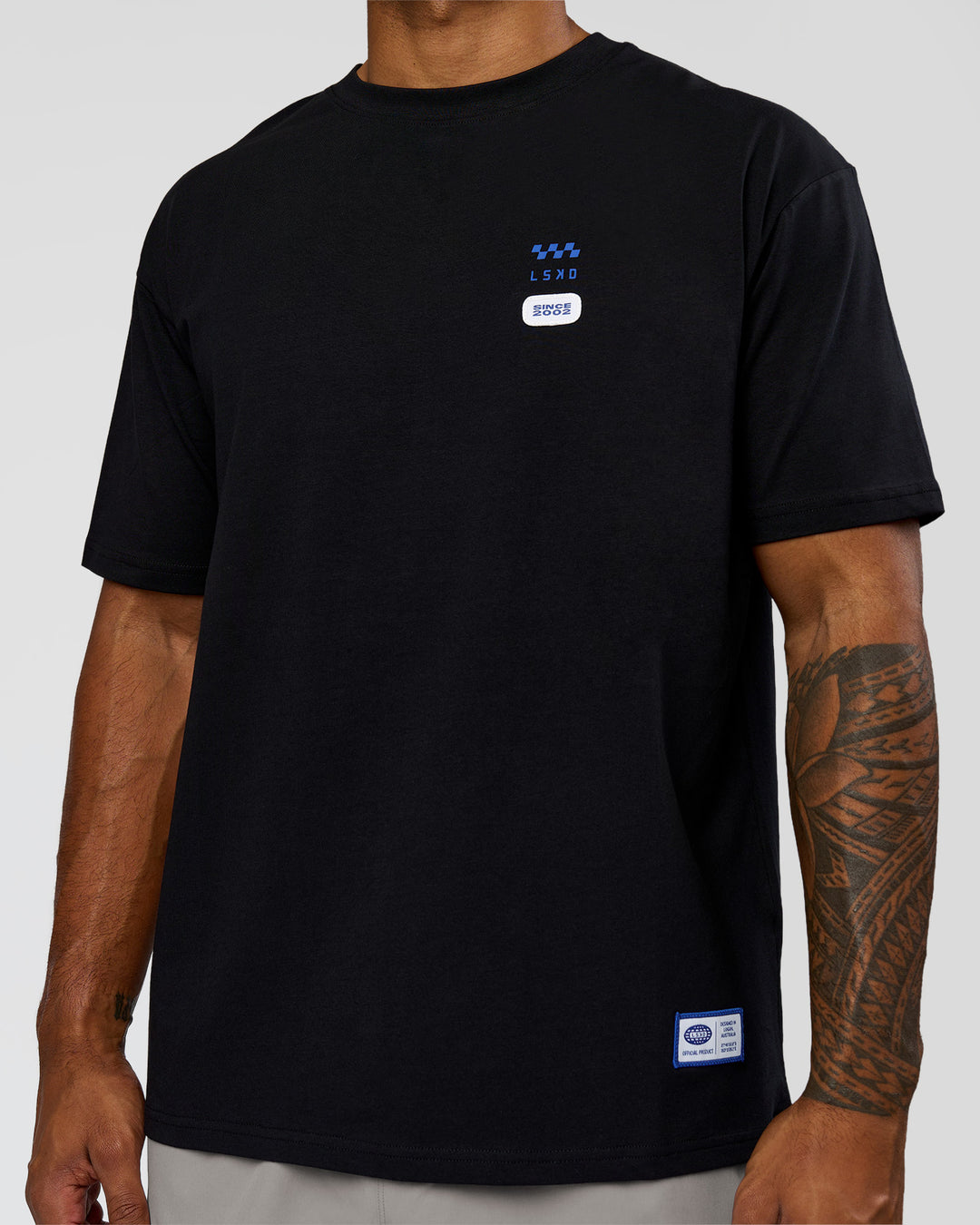 Man wearing Archive FLXCotton Oversized Tee - Black-Electric Indigo | Model:Xav | Size:L - view 4