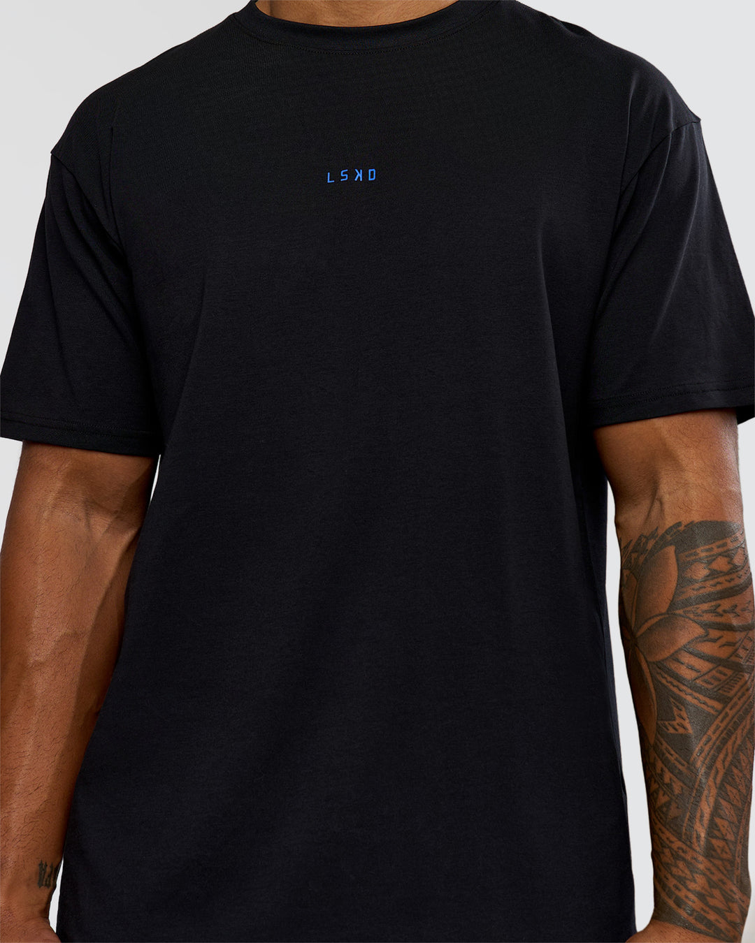 Man wearing Run Club Elevate FLXCotton Oversized Tee - Black-Electric Indigo | Model:Xav | Size:L - view 10
