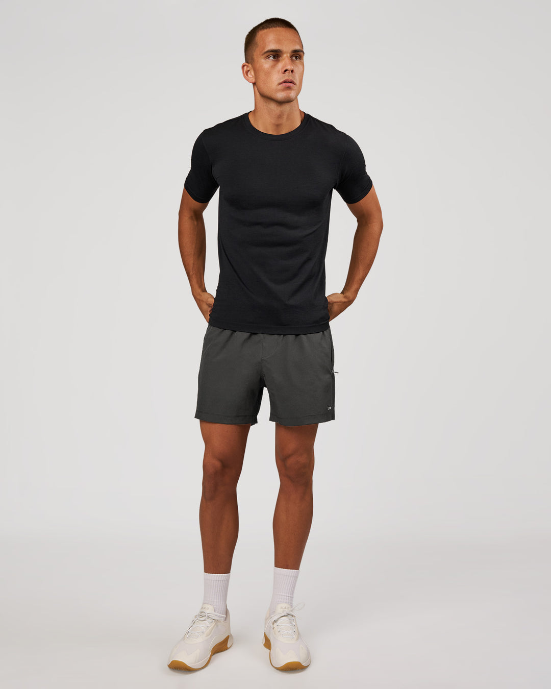 Man wearing AeroFLX+ Seamless Set In Tee - Black Marl | Model:Albert | Size:M - view 4