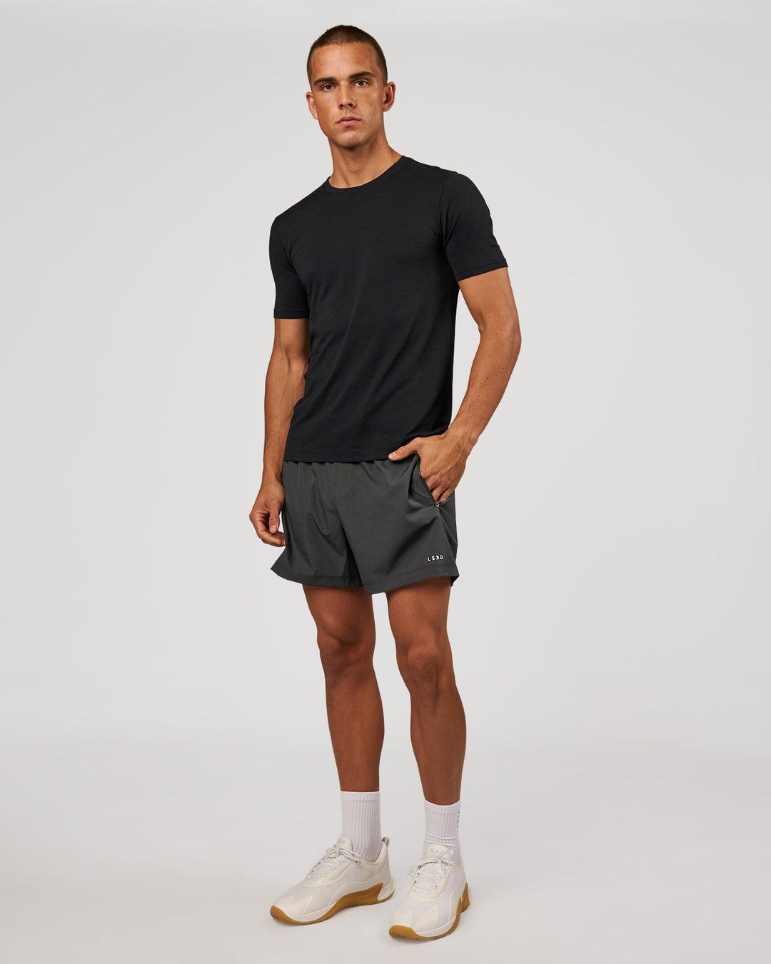 Man wearing AeroFLX+ Seamless Set In Tee - Black Marl | Model:Albert | Size:M - view 5