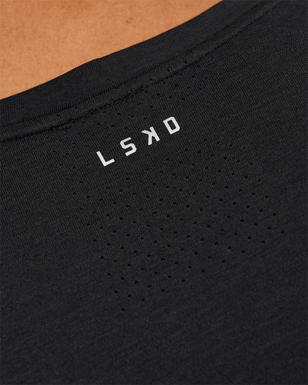 Man wearing AeroFLX+ Seamless Set In Tee - Black Marl | Model:Albert | Size:M - view 6
