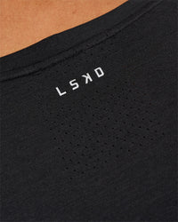 Man wearing AeroFLX+ Seamless Set In Tee - Black Marl | Model:Albert | Size:M | Thumbnail Index: 5