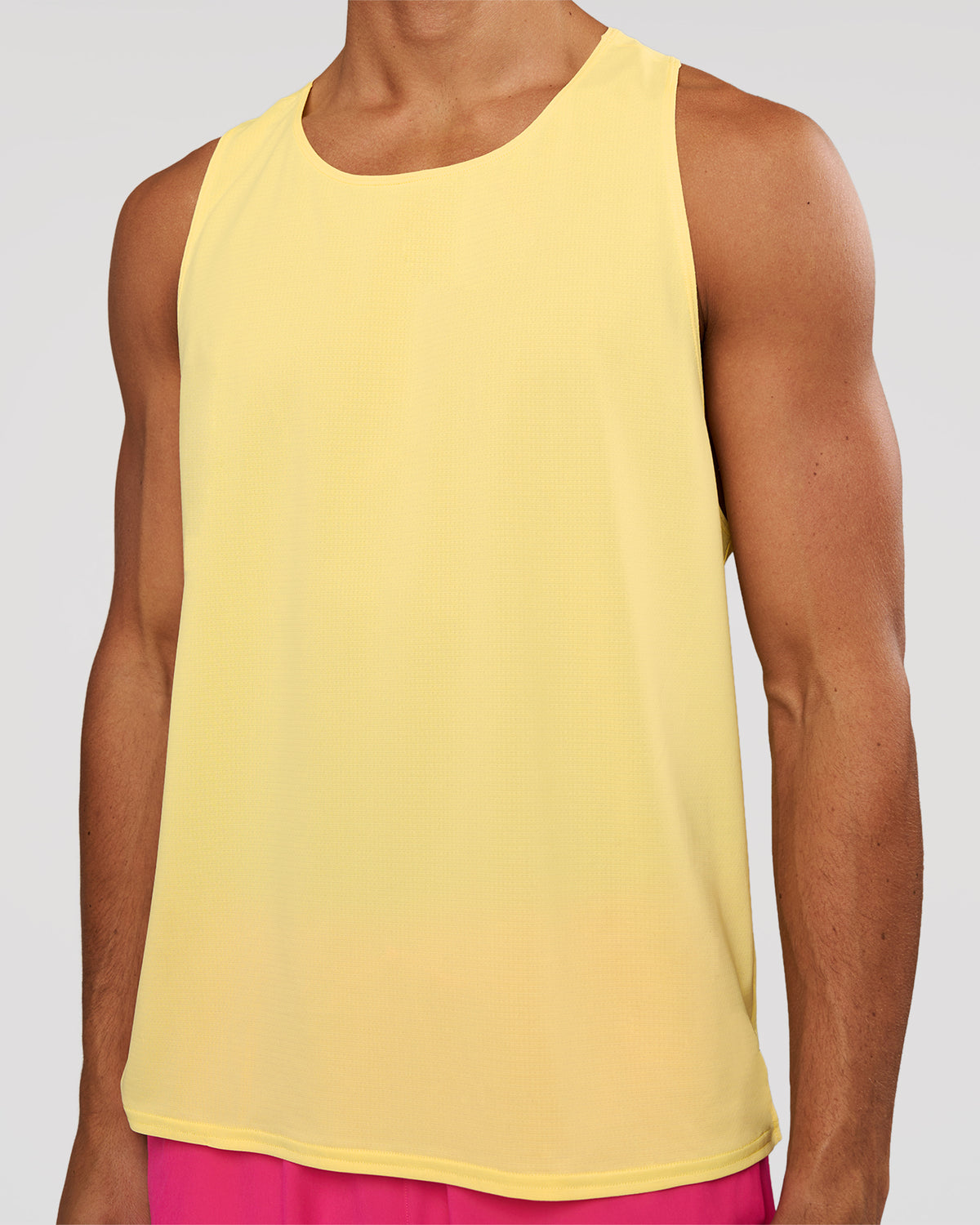 Man wearing Pace Running Tank 3.0  - Lemon | Model:Albert | Size:M