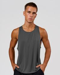 Man wearing Pace Running Tank 3.0 - Dark Storm | Model:Albert | Size:M | Thumbnail Index: 0