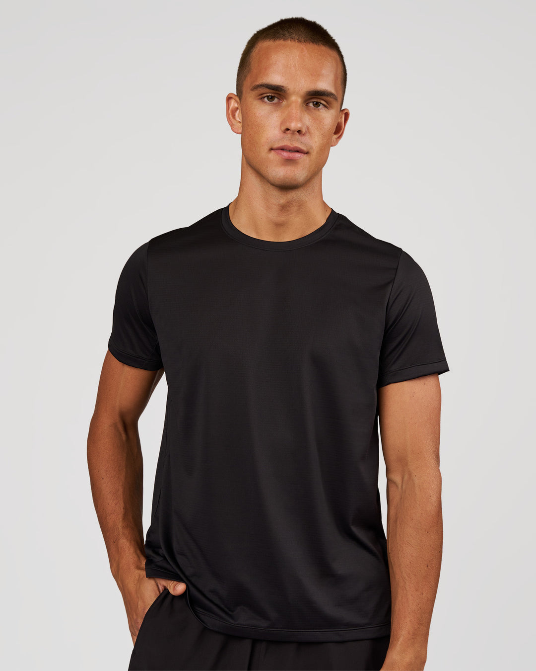 Man wearing Pace Running Tee 3.0  - Black | Model:Albert | Size:M - view 1