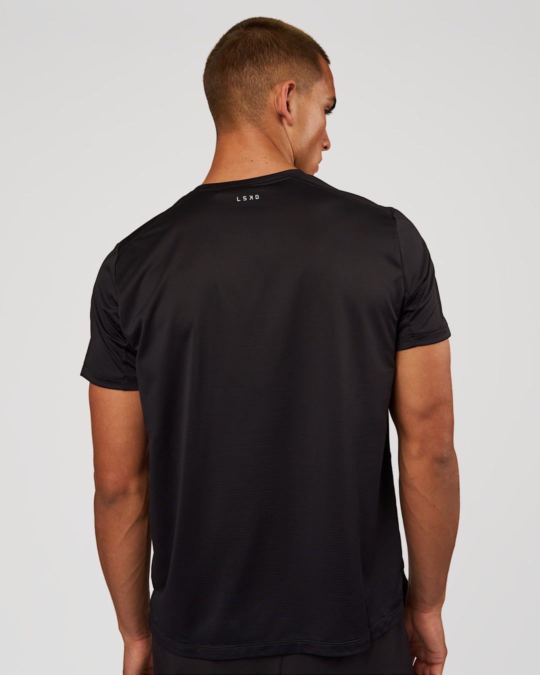 Man wearing Pace Running Tee 3.0  - Black | Model:Albert | Size:M - view 3