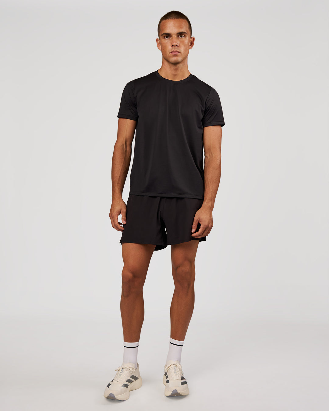 Man wearing Pace Running Tee 3.0  - Black | Model:Albert | Size:M - view 4