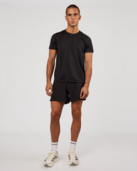Man wearing Pace Running Tee 3.0  - Black | Model:Albert | Size:M | Thumbnail Index: 3