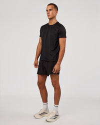 Man wearing Pace Running Tee 3.0  - Black | Model:Albert | Size:M | Thumbnail Index: 4