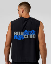 Man wearing Run Club Elevate Muscle Tank - Black-Electric Indigo | Model:Albert | Size:M | Thumbnail Index: 0