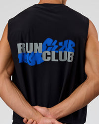 Man wearing Run Club Elevate Muscle Tank - Black-Electric Indigo | Model:Albert | Size:M | Thumbnail Index: 8