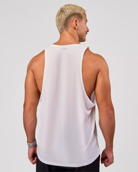 Man wearing Pace Running Tank 3.0  - White | Model:Jaiden | Size:M | Thumbnail Index: 1