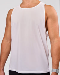 Man wearing Pace Running Tank 3.0  - White | Model:Jaiden | Size:M | Thumbnail Index: 2