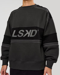 Man wearing A-Team Sweater Oversize - Onyx-Black | Model:Leandro | Size:M | Thumbnail Index: 4