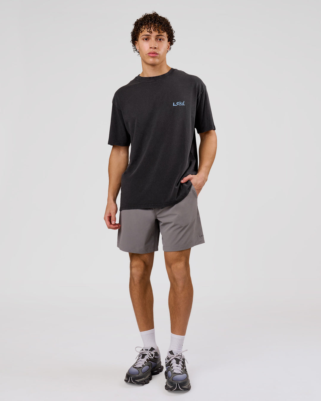 Man wearing Blended FLXCotton Oversize Tee  - Black Washed | Model:Leandro | Size:M - view 12