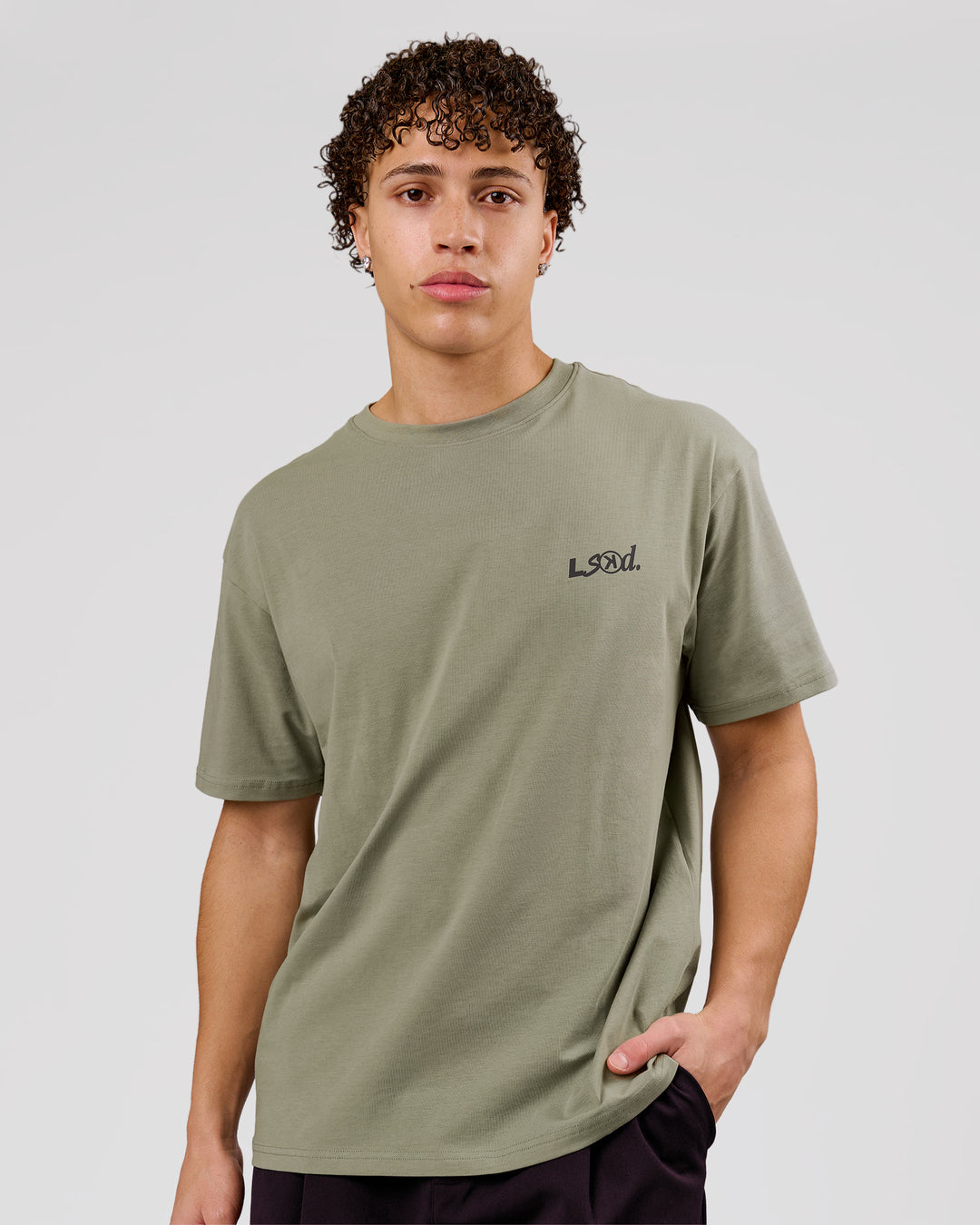 Man wearing Blended FLXCotton Oversize Tee  - Fog | Model:Leandro | Size:M - view 5