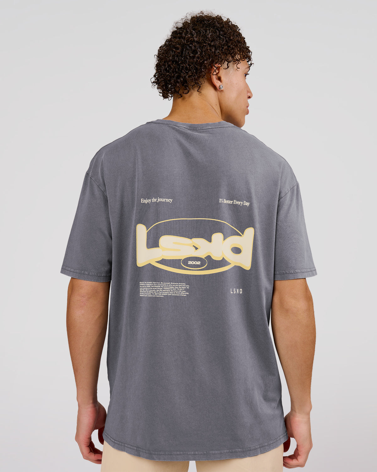 Man wearing Magma FLXCotton Oversize Tee  - Dark Storm Washed-Lemon | Model:Leandro | Size:M - view 2