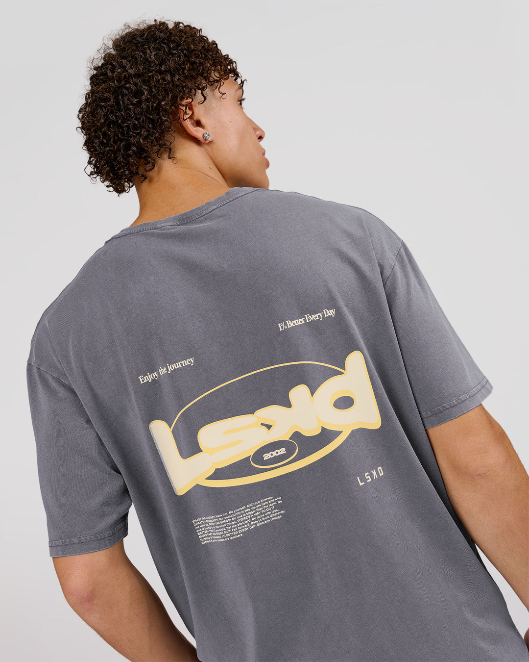 Man wearing Magma FLXCotton Oversize Tee  - Dark Storm Washed-Lemon | Model:Leandro | Size:M - view 14