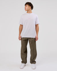 Man wearing Magma FLXCotton Oversize Tee  - White-Pink Rose | Model:Leandro | Size:M | Thumbnail Index: 9