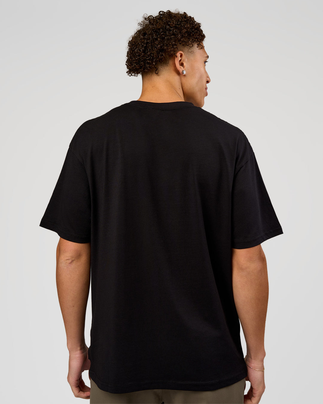 Man wearing VS6 1% Better FLXCotton Oversize Tee - Black | Model:Leandro | Size:M - view 14