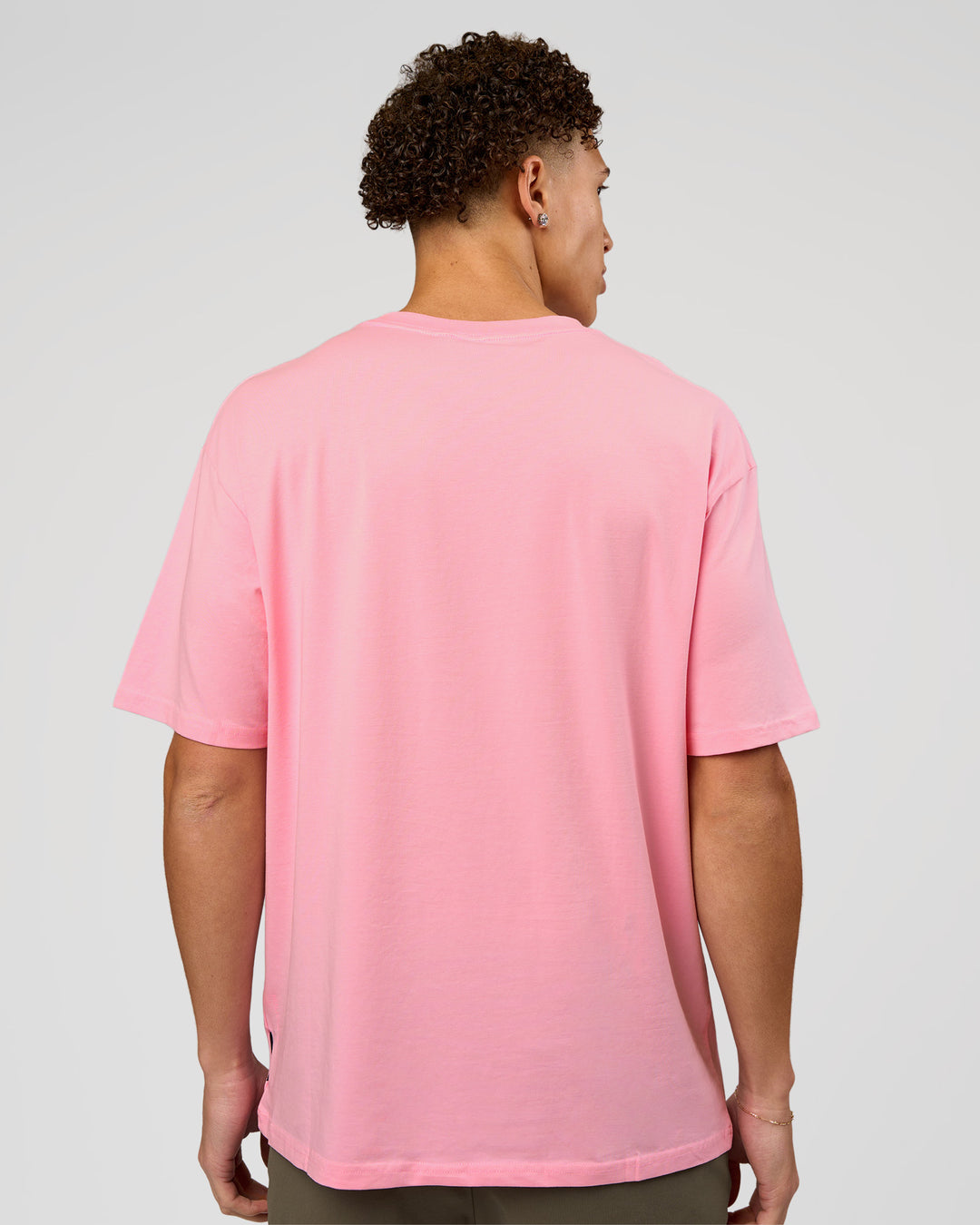 Man wearing VS6 1% Better FLXCotton Oversize Tee - Pink Rose | Model:Leandro | Size:M - view 5