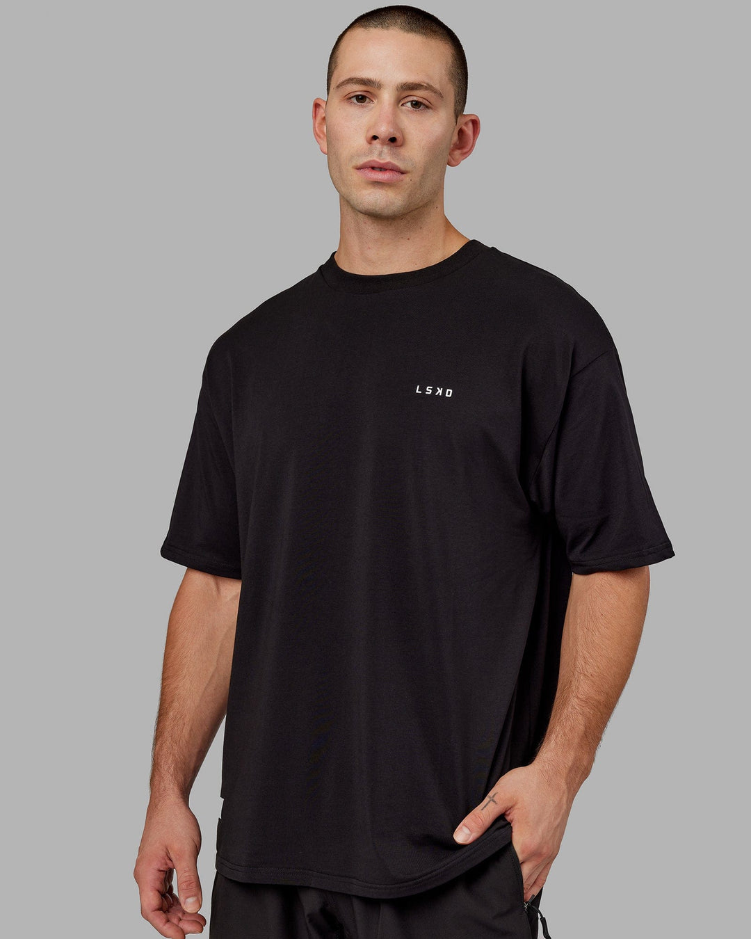 Man wearing Unisex VS6 FLXCotton Tee Oversize - Black-White - view 5