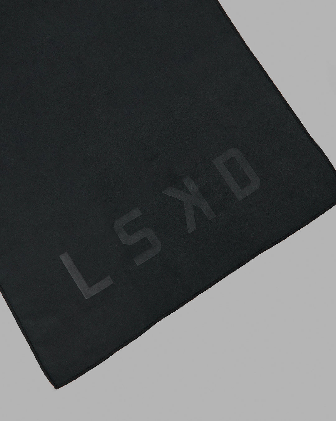 Perform Microfibre Lightweight Towel Small - Black - view 4