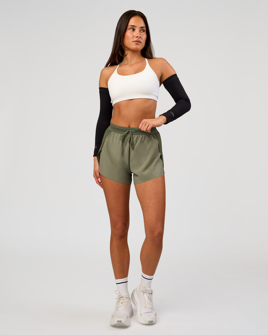 Woman wearing Pace Run Sleeves - Black - view 7