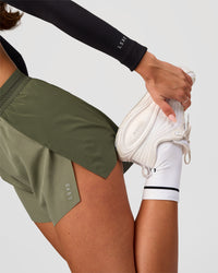 Studio image of Pace Run Sleeves - Black | Thumbnail Index: 11