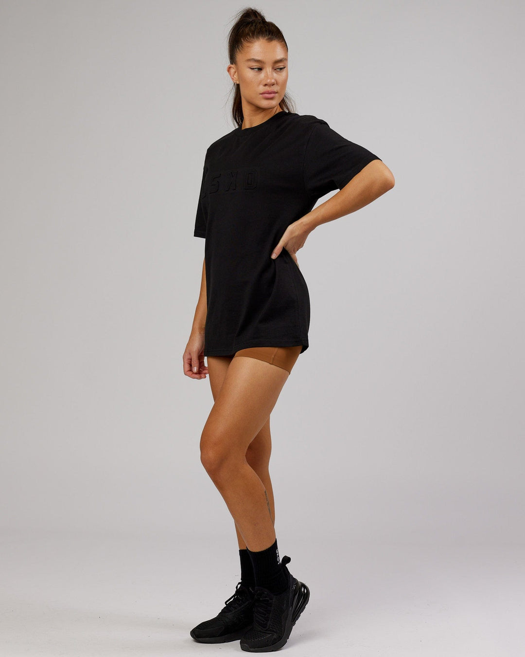 Woman wearing Unisex Stamped 2.0 Heavyweight Tee Oversize - Black - view 8