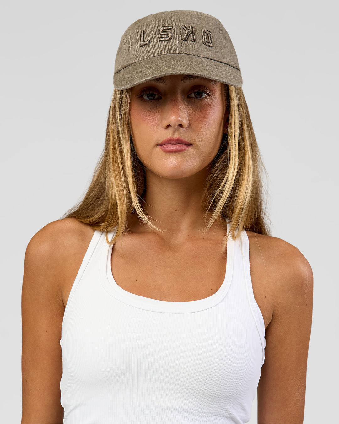 Woman wearing Daily Cap - Taupe Ash | Model:Cap | Size:DAILY - view 6