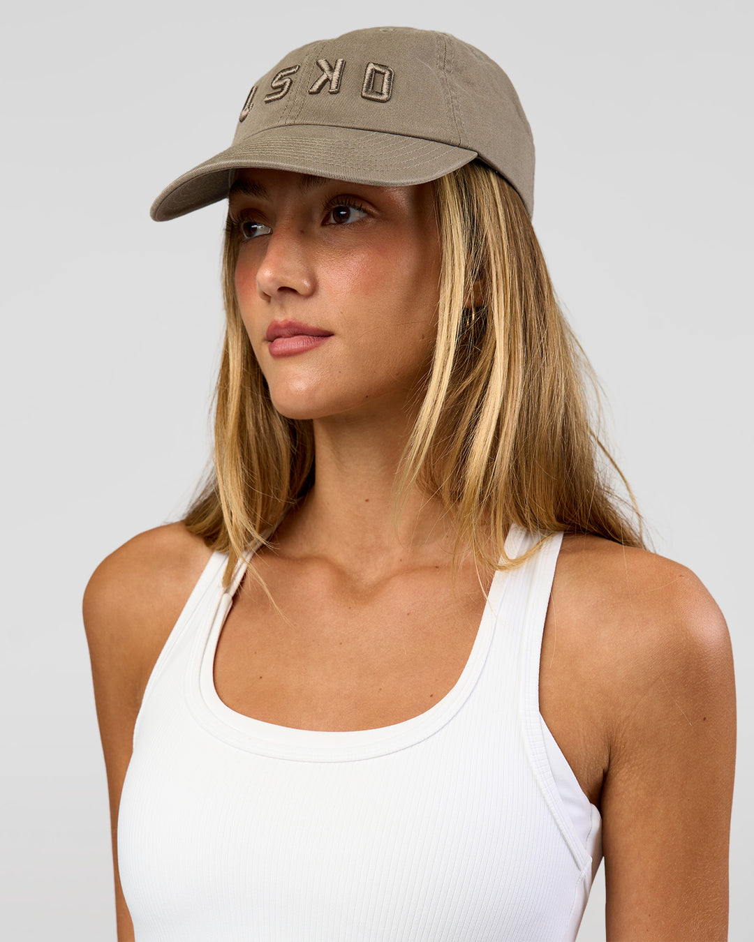 Woman wearing Daily Cap - Taupe Ash | Model:Cap | Size:DAILY - view 10