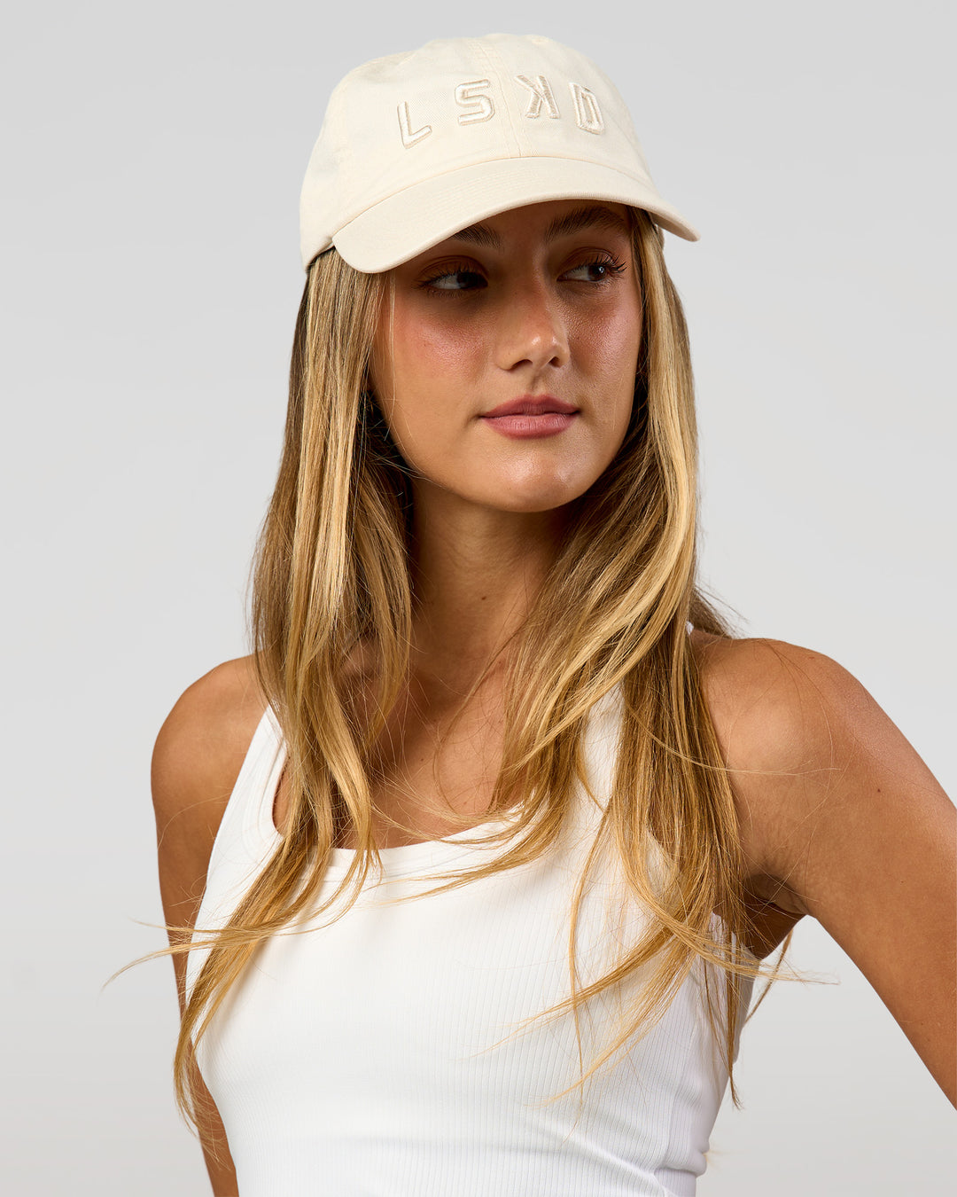 Woman wearing Daily Cap - Vaporous Gray | Model:Cap | Size:DAILY - view 6