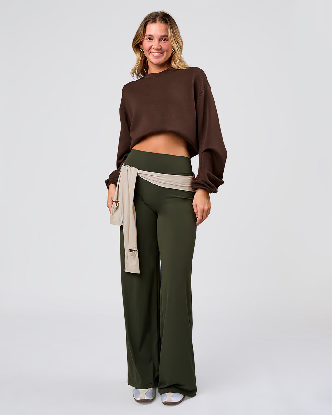 Woman wearing Elixir High-Rise Pant - Pure Olive | Model:Amity | Size:S - view 6