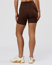 Woman wearing O.G. Fusion Ultra High-Rise 6" Short Pockets - Hot Chocolate | Model:Amity | Size:S | Thumbnail Index: 6