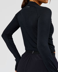 Woman wearing AeroFLX+ Long Sleeve Skimmer Half Zip - Black Marl | Model:Bianca | Size:S | Thumbnail Index: 5