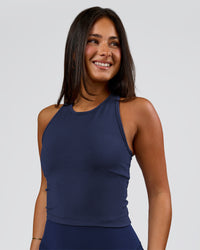 Woman wearing Flow Performance Shelf Bra Tank 2.0 - Future Navy | Model:Bianca | Size:S | Thumbnail Index: 4