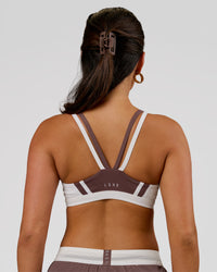 Woman wearing Force Sports Bra - Cocoa Powder | Model:Bianca | Size:S | Thumbnail Index: 3
