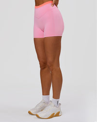 Woman wearing Fusion Contrast V-Waist High-Rise 4" Short Pockets - Pink Rose-Hyper Orange | Model:Bianca | Size:S | Thumbnail Index: 9