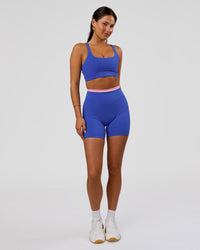 Woman wearing Fusion Contrast V-Waist High-Rise 6" Short Pockets - Power Cobalt-Pink Rose | Model:Bianca | Size:S | Thumbnail Index: 6