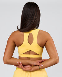 Woman wearing Fusion Sports Bra 2.0 - Lemon | Model:Bianca | Size:S | Thumbnail Index: 5