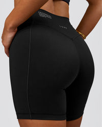 Woman wearing Fusion V-Contour High-Rise 6" Short Pockets - Black-Tech Department | Model:Bianca | Size:S | Thumbnail Index: 4