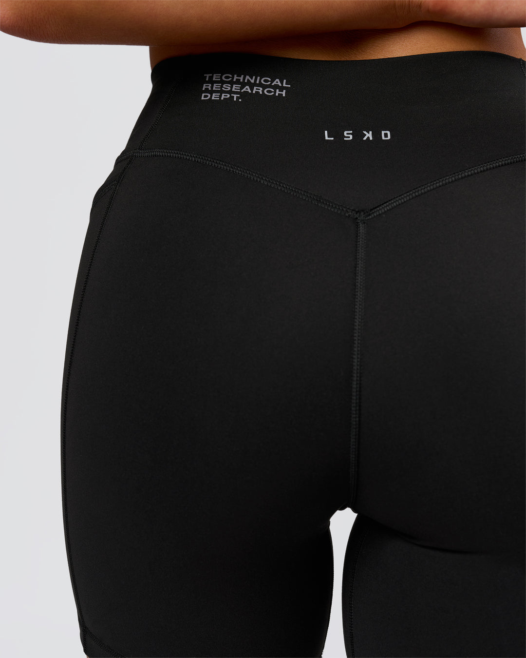 Woman wearing Fusion V-Contour High-Rise 6" Short Pockets - Black-Tech Department | Model:Bianca | Size:S - view 7