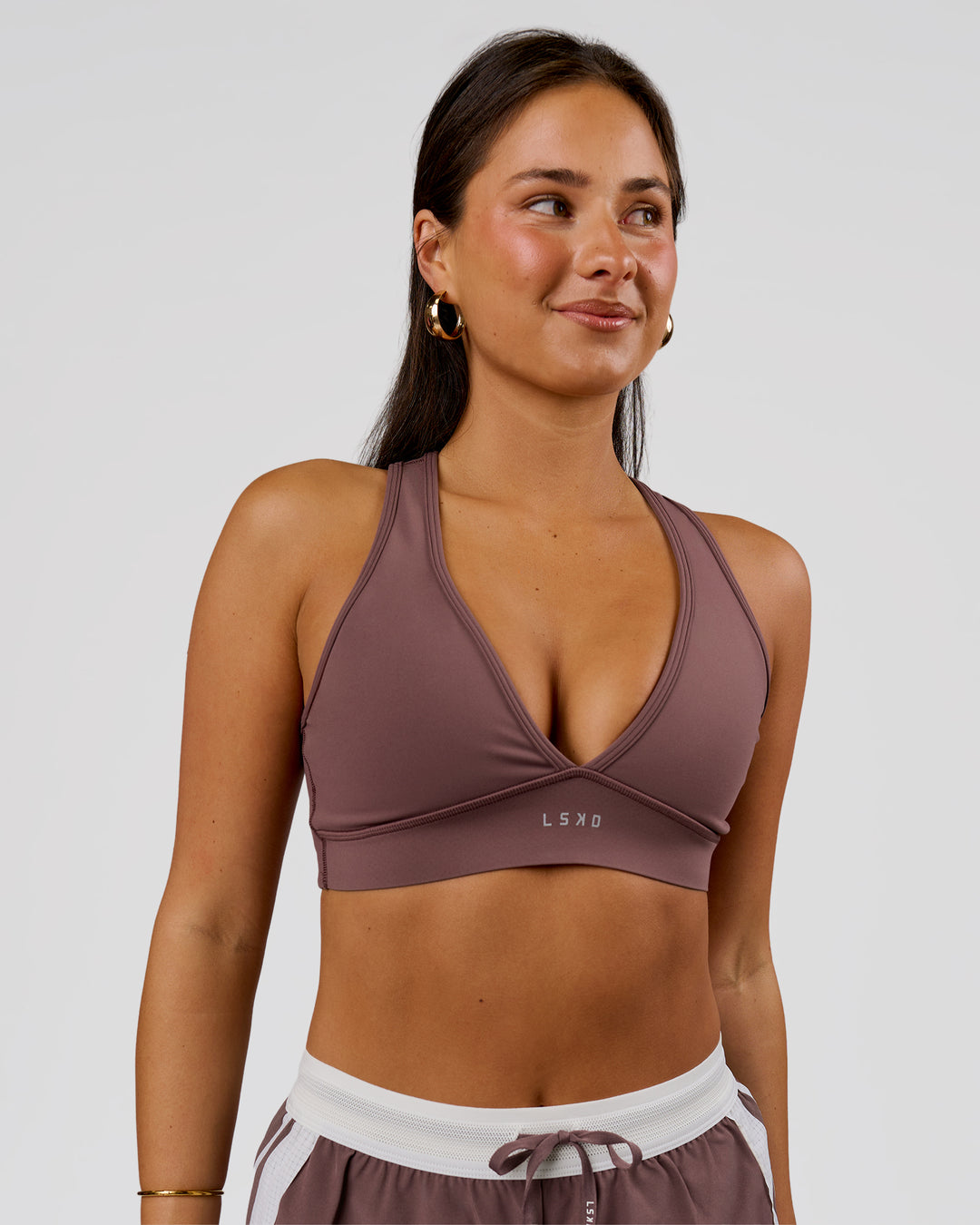 Woman wearing Stamina Sports Bra - Cocoa Powder | Model:Bianca | Size:S - view 4