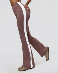 Woman wearing Fusion V-Contour Bind High-Rise Flared Legging - Cocoa Power-White | Model:Jordan | Size:S | Thumbnail Index: 3