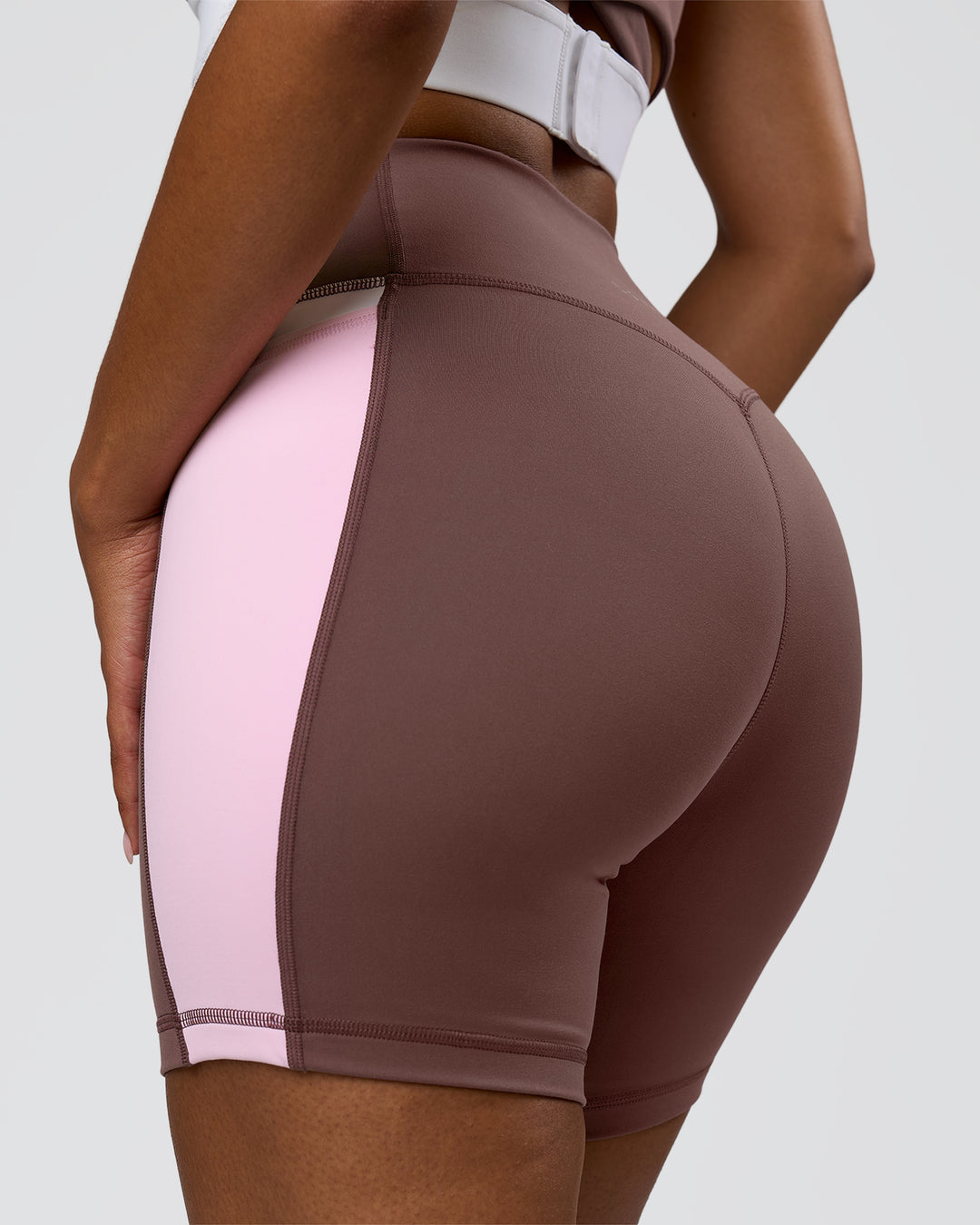 Woman wearing Fusion V-Contour Ultra High-Rise 4" Short Pockets - Cocoa Powder-Marshmallow-White | Model:Jordan | Size:S - view 2