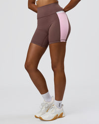 Woman wearing Fusion V-Contour Ultra High-Rise 4" Short Pockets - Cocoa Powder-Marshmallow-White | Model:Jordan | Size:S | Thumbnail Index: 4