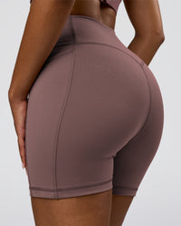 Woman wearing Fusion V-Contour Ultra High-Rise 6" Short Pockets - Cocoa Powder | Model:Jordan | Size:S | Thumbnail Index: 1