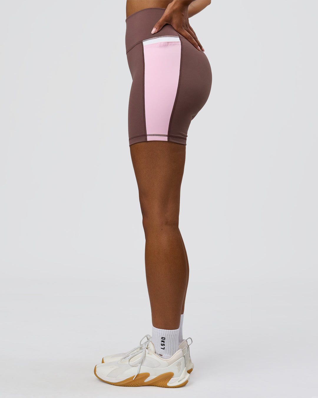 Woman wearing Fusion V-Contour Ultra High-Rise 6" Short Pockets - Cocoa Powder-Marshmallow-White | Model:Jordan | Size:S - view 4