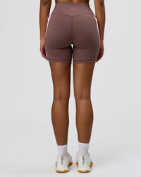 Woman wearing Fusion V-Contour Ultra High-Rise 6" Short Pockets - Cocoa Powder-Marshmallow-White | Model:Jordan | Size:S | Thumbnail Index: 6